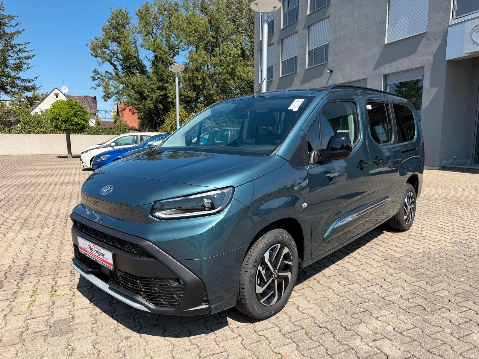 Toyota PROACE CITY Verso 1,5 D-4D TeamD L2 7-Sitzer imagem 2