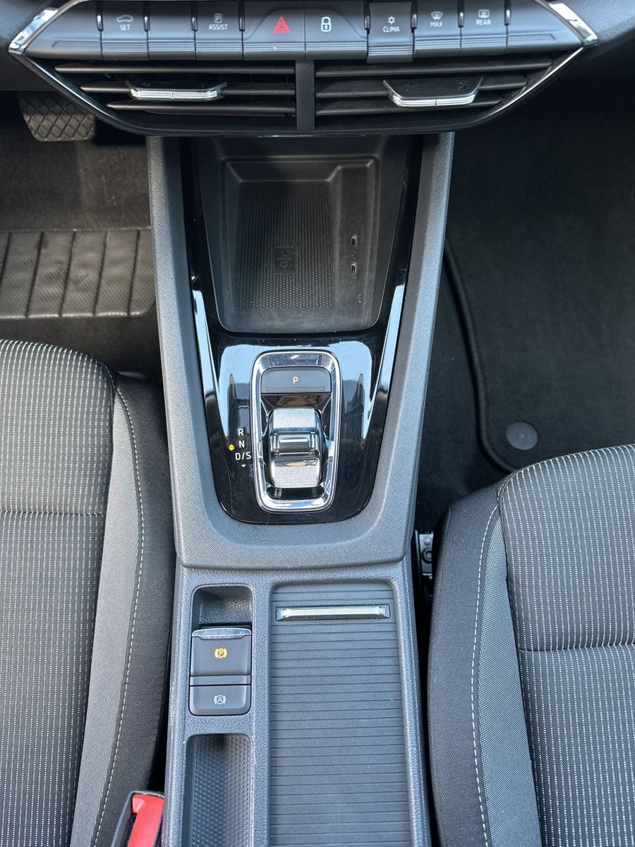 Fahrzeugabbildung SKODA Octavia Combi 2.0 TDI DSG Ambition NAV+LED+ACC