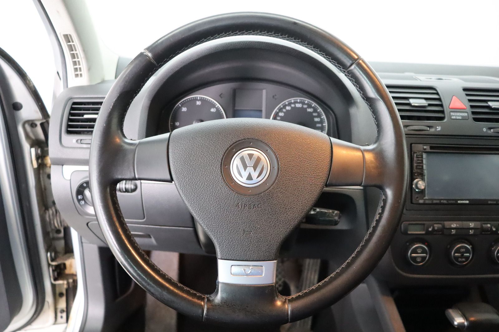 Fahrzeugabbildung Volkswagen Golf V 2.0 TDI DSG Tour HU 04.2028