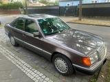 Mercedes-Benz Mercedes Benz E200 W124 2 Hand OLDTIMER - gebrauchte Mercedes-Benz E 200 aus dem Jahr 1992