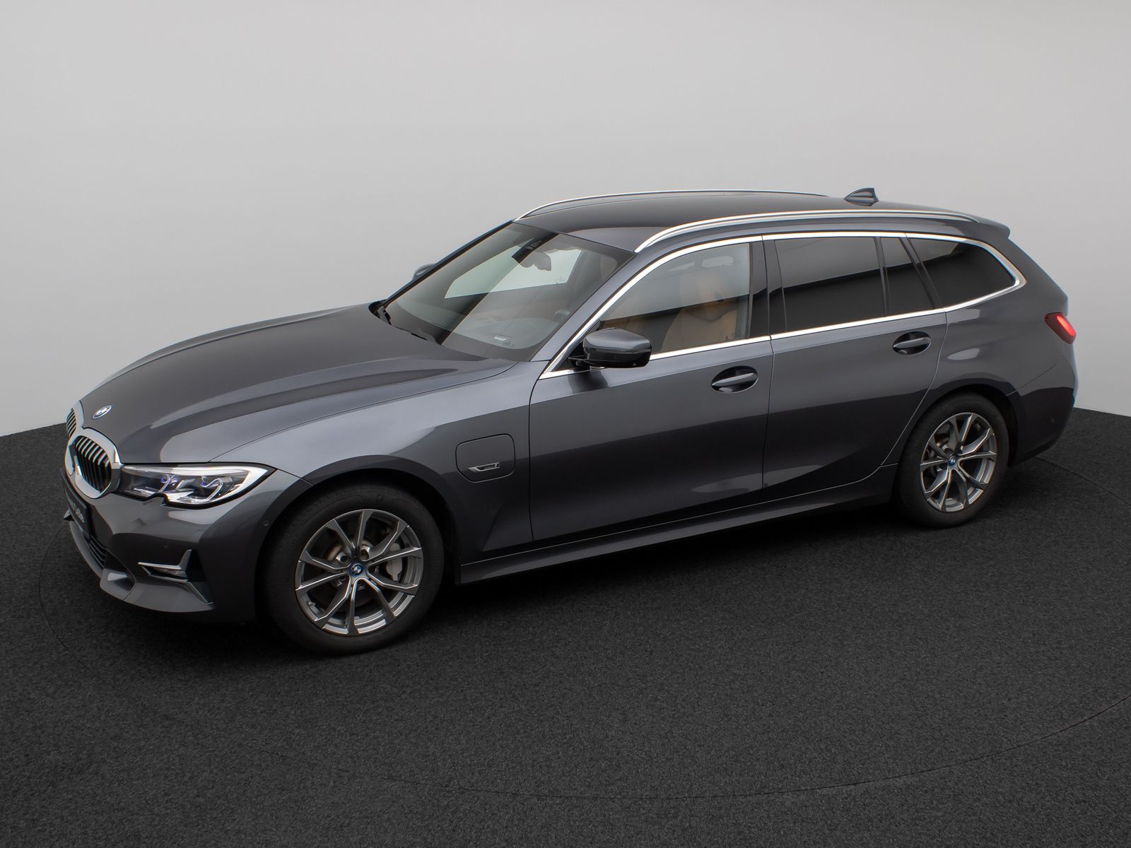 Fahrzeugabbildung BMW 330e Luxury Line 360°Laser HUD DAB HiFi Sport
