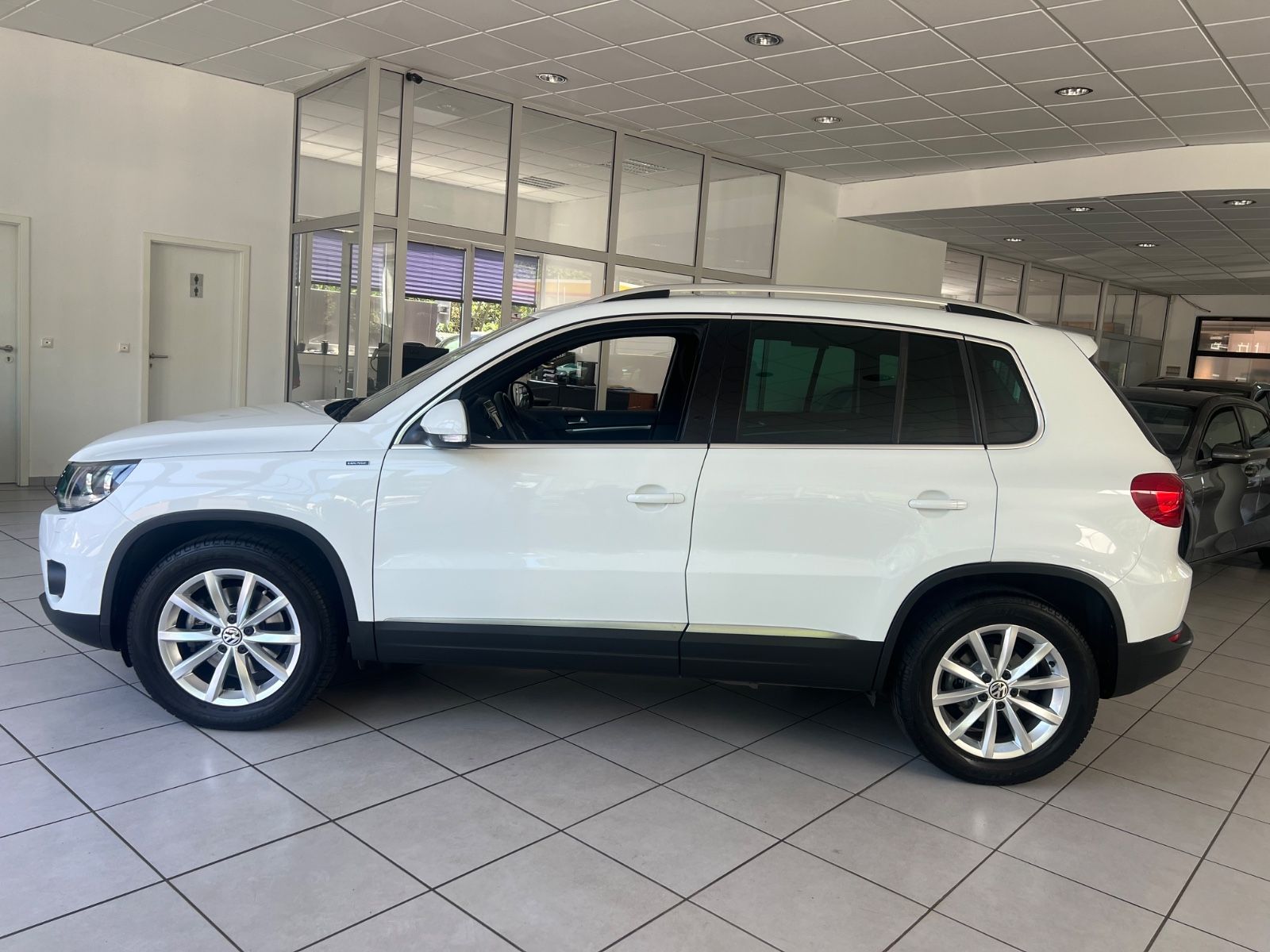 Fahrzeugabbildung Volkswagen Tiguan Lounge Sport & Style BMT * 1.HAND *