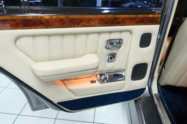 Fahrzeugabbildung Bentley Brooklands 6.75 LHD/Blau mit beige