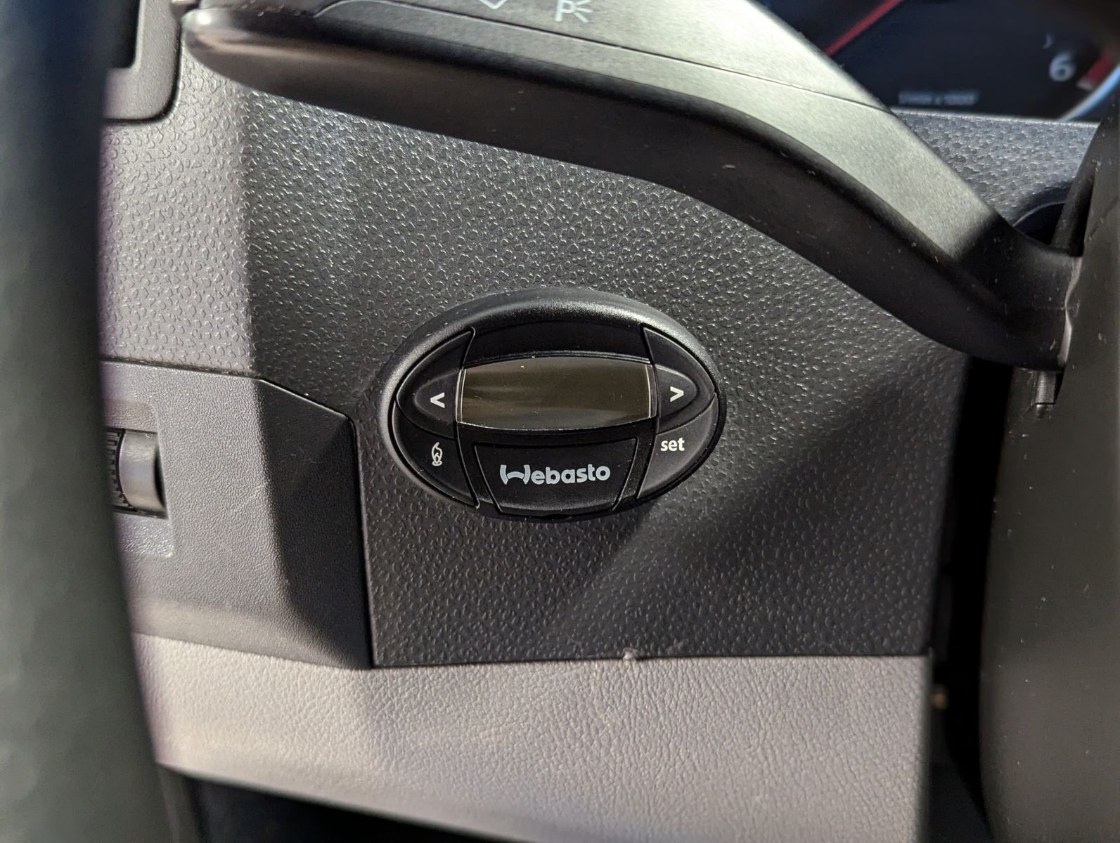 Fahrzeugabbildung Volkswagen T6 Transporter TDI lang 103KW Scheckheft 9-Sitze
