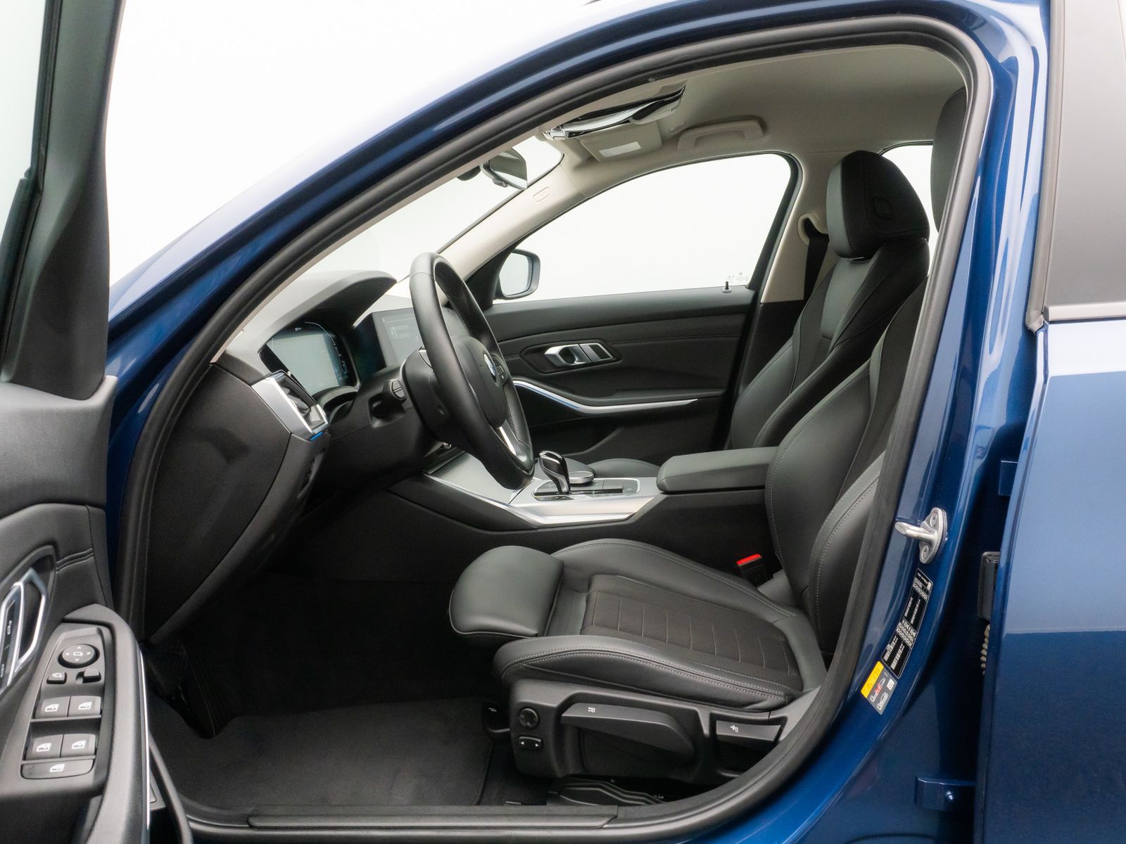 Fahrzeugabbildung BMW 330e xD Alarm DAB Komfort WLAN PDC Sport Leder