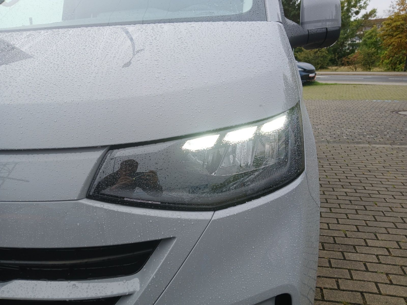 Fahrzeugabbildung Volkswagen T7 Transporter TDI Kasten Plus LR Kabine 5-Si RF