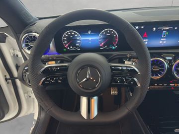 Mercedes CLA 180 Shooting Brake - 11