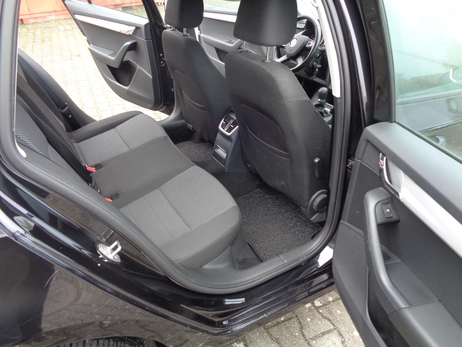 Skoda Octavia 2015 — фото 16