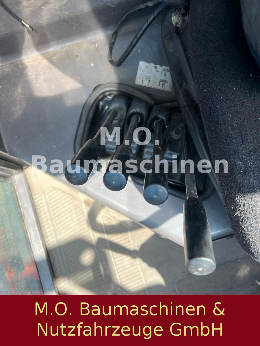 Fahrzeugabbildung Manitou MC 30 / Drehkranz / SS /Duplex / 3t / 4m /