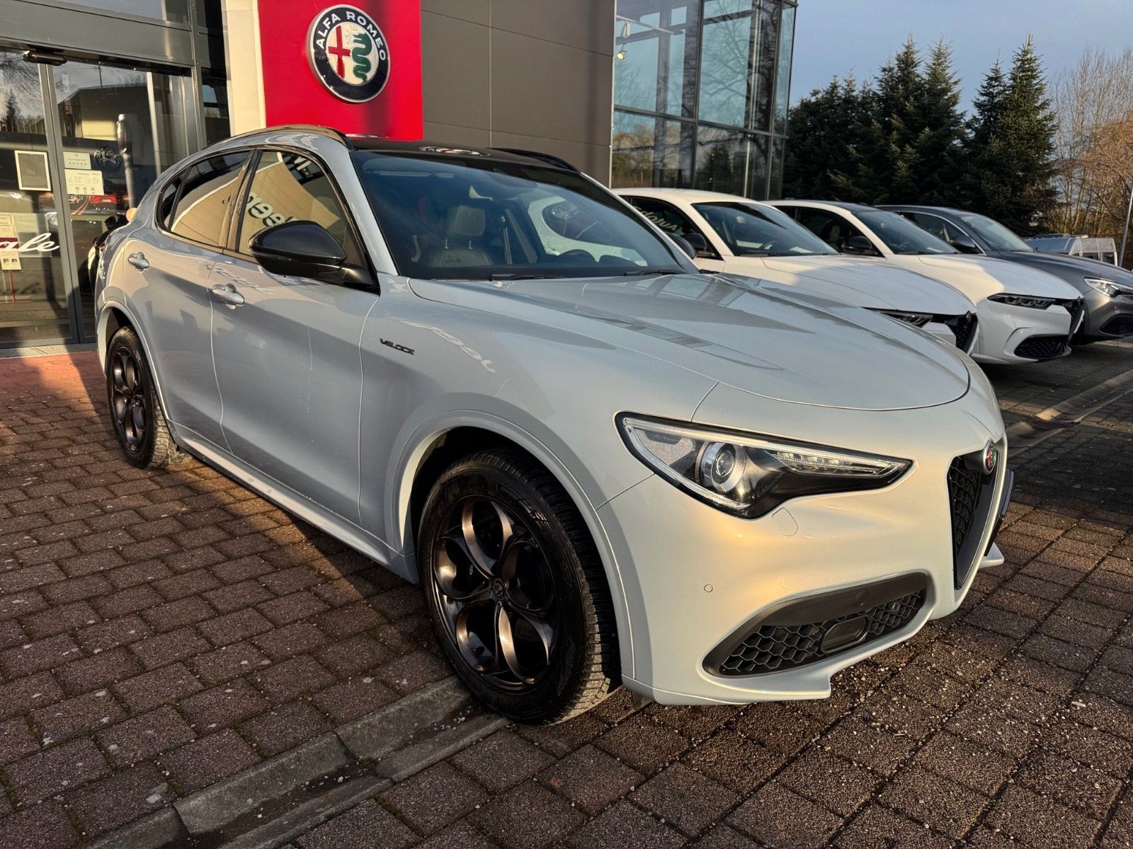 Fahrzeugabbildung Alfa Romeo Stelvio VELOCE Panorama Memory Navi AHK