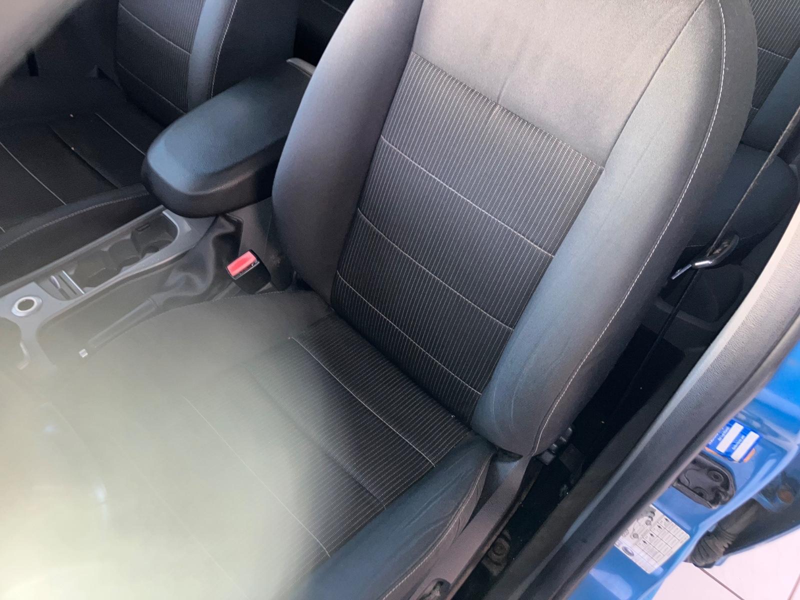 Ford Focus 2009 — photo 25
