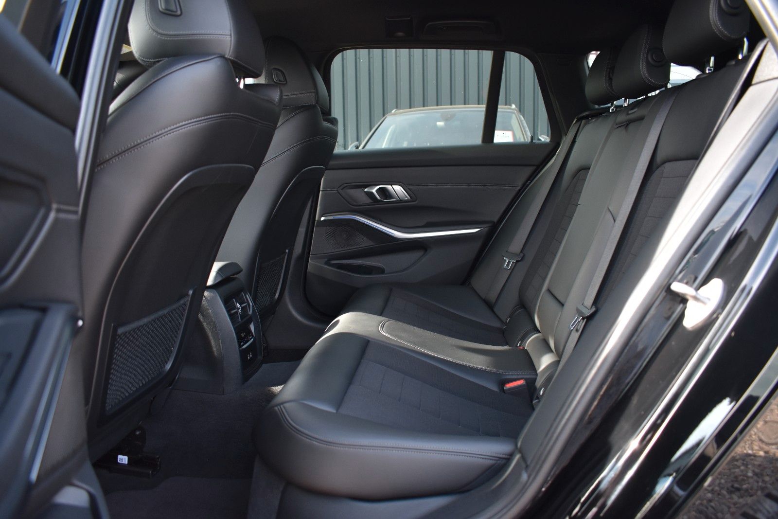 Fahrzeugabbildung BMW 318d Touring SPORT-L/M-SPORT/SHADOW/LED/DAB/PDC