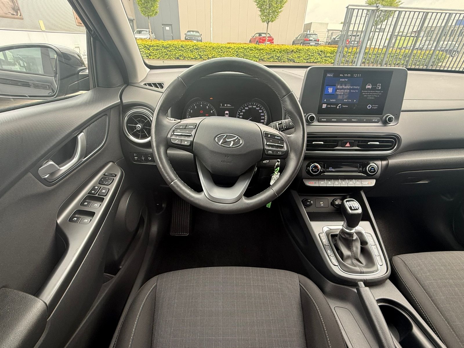 Fahrzeugabbildung Hyundai Kona Select KLIMAAUTO APPLE SITZHEIZ. ALLWETTER