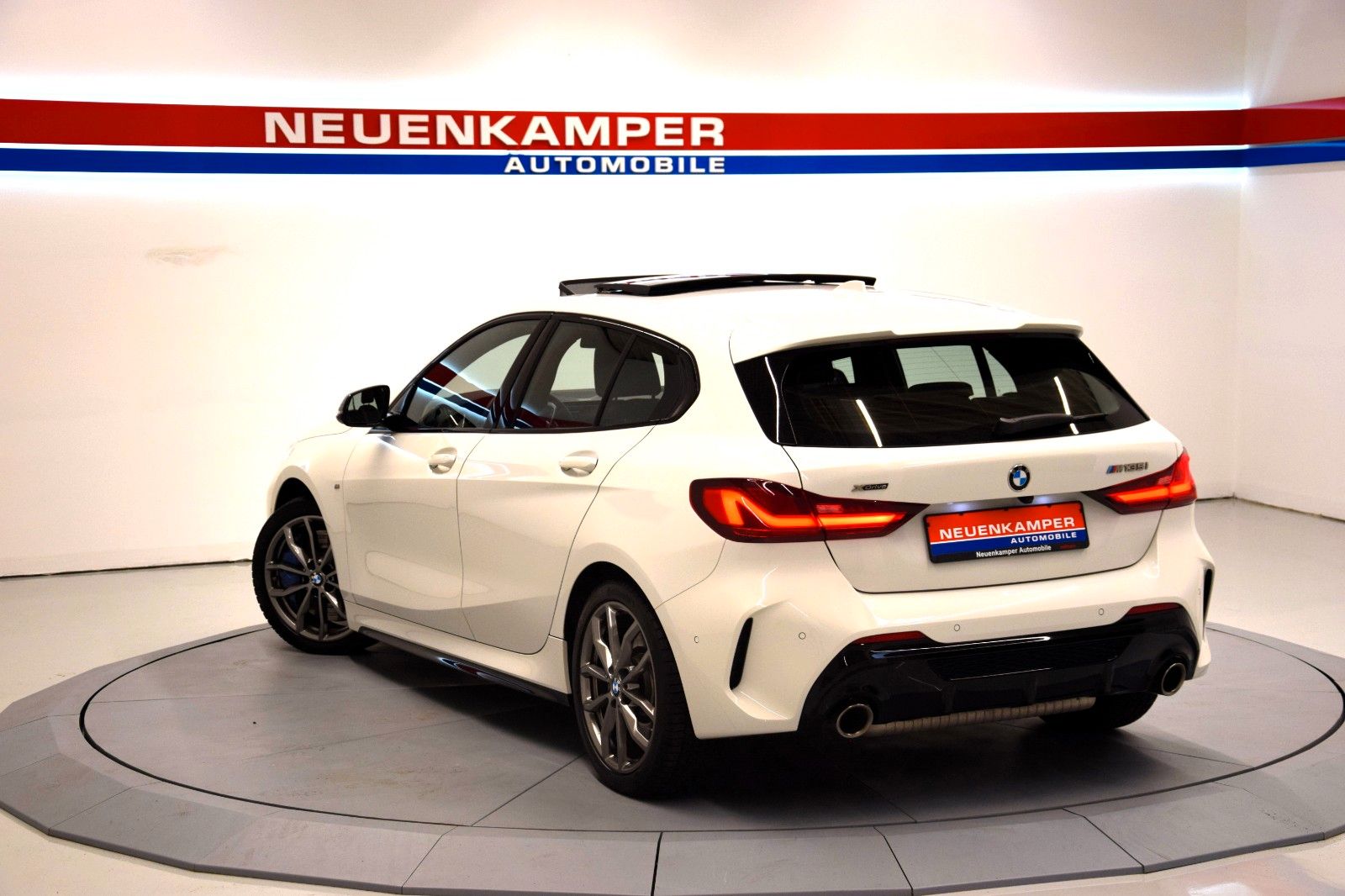 Fahrzeugabbildung BMW M135i xDrive Pano ACC HuD harman/karo NP 63.300€