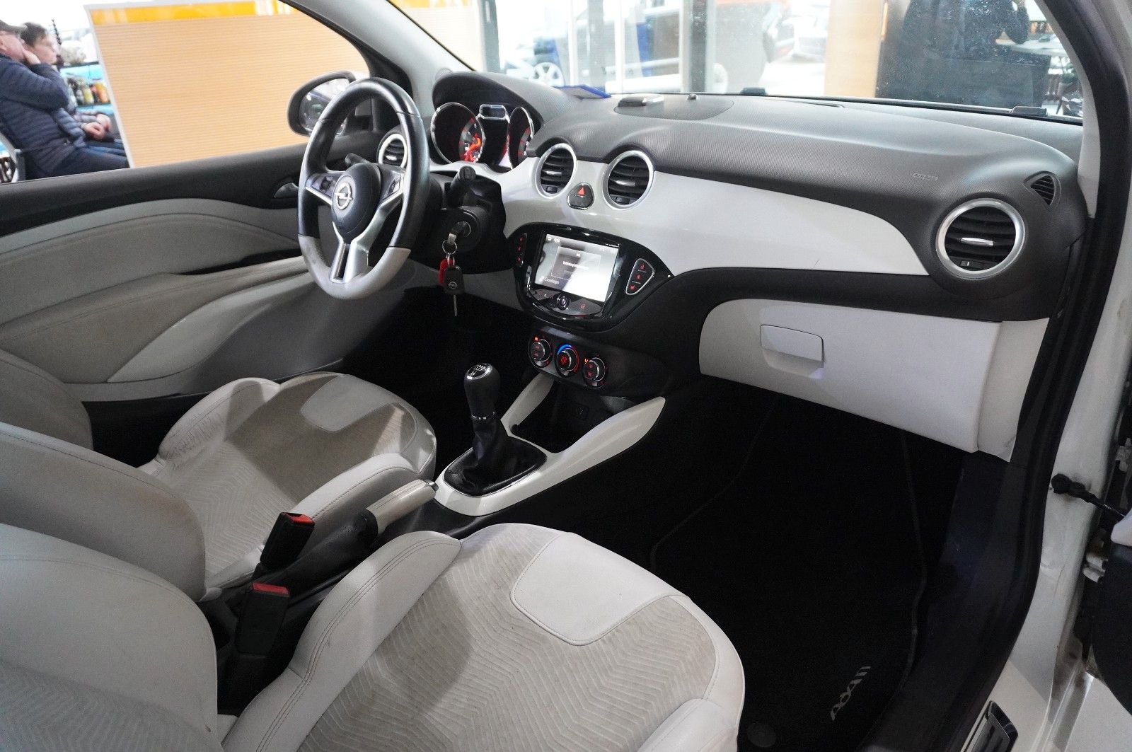 Fahrzeugabbildung Opel Adam 1.4 WHITE LINK LED/TEMP./SPORT/SH/KLIMA/USB