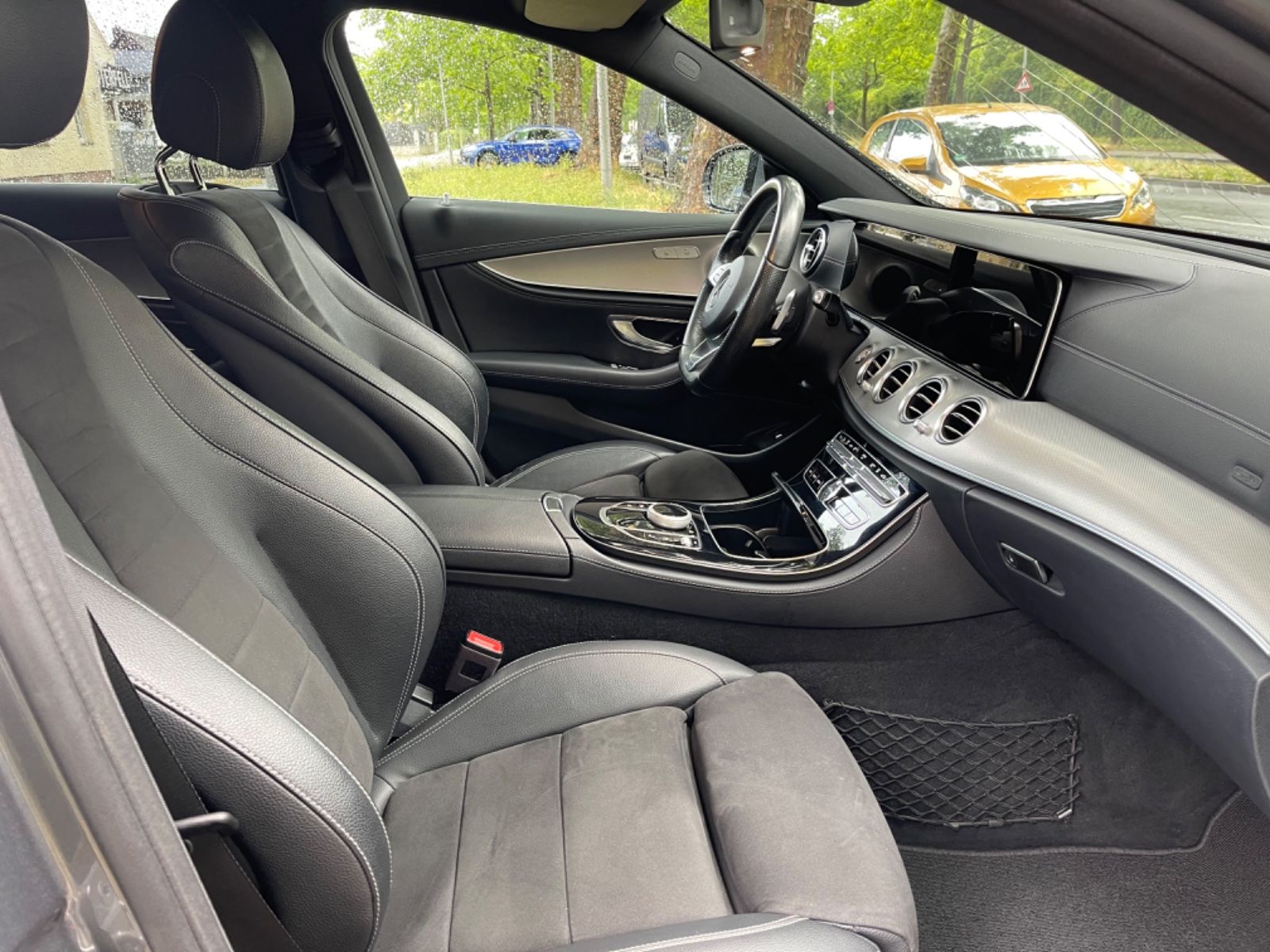 Fahrzeugabbildung Mercedes-Benz E 220d T 4Matic AMG*Standheizung*AmbientLight*