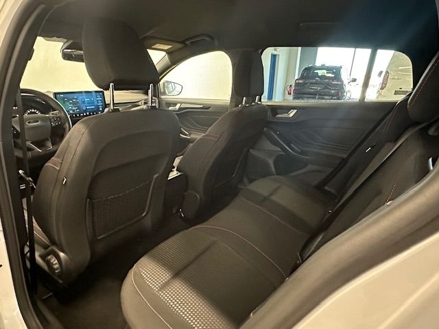 Fahrzeugabbildung Ford Focus Turnier ST-Line Navi Sound-B&O LED ACC