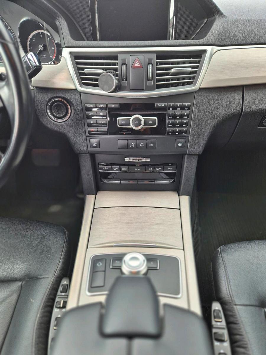 Mercedes-Benz  2011 — photo 10