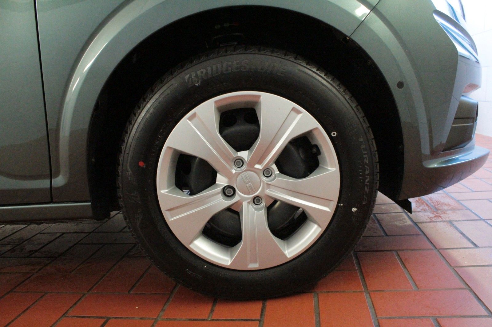 Fahrzeugabbildung Dacia Sandero TCe 100  ECO G Expression*Winterpaket*