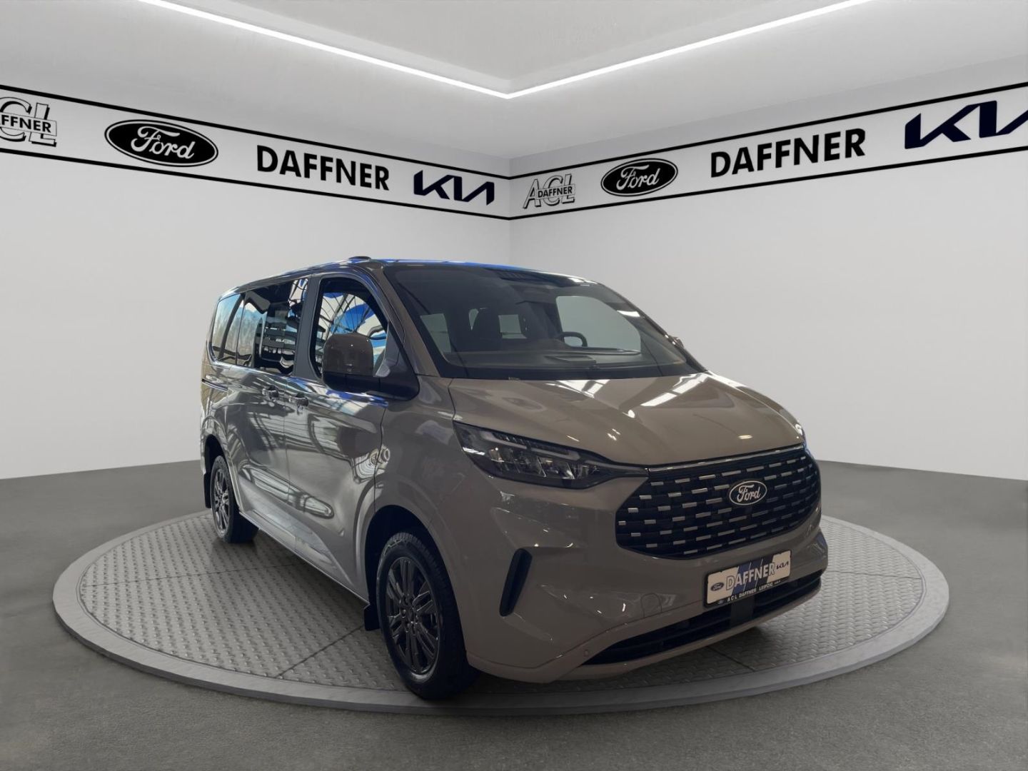 Fahrzeugabbildung Ford Tourneo Custom Bus 320 L1 Titanium FWD Titanium