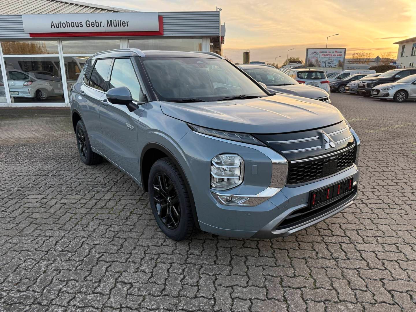 Fahrzeugabbildung Mitsubishi Outlander Plug-in TOP