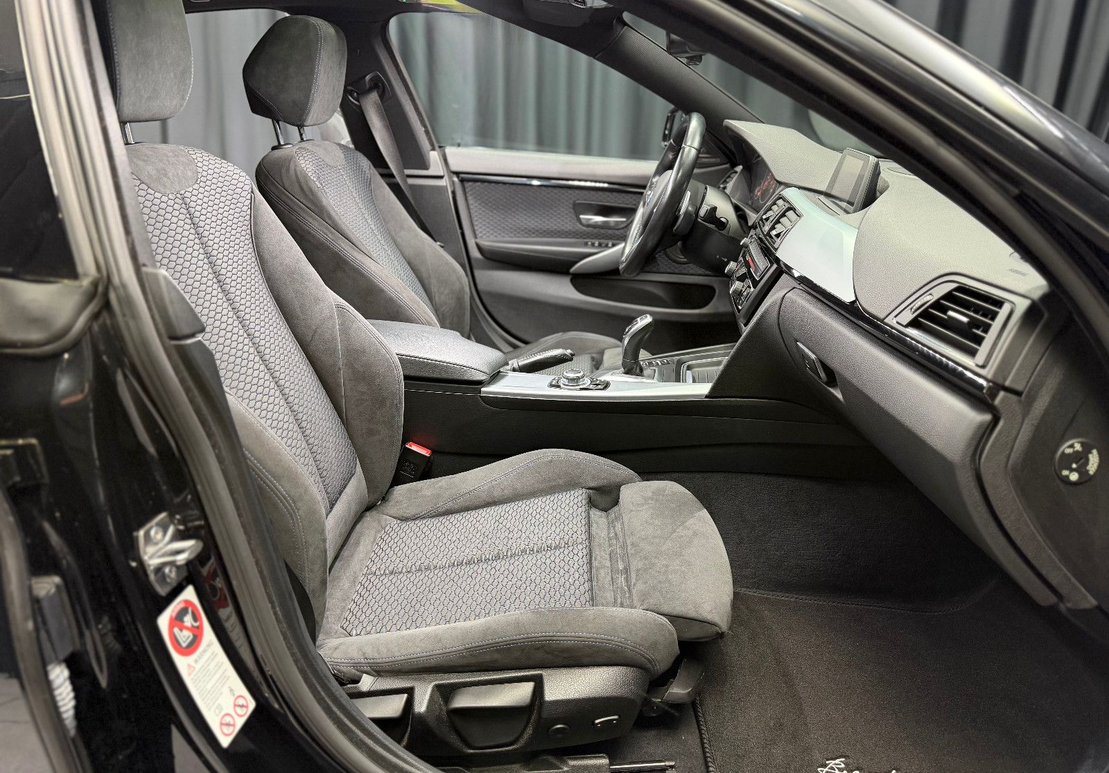 Fahrzeugabbildung BMW BMW 428i xDrive Gran Coupe M Sport|H&K|PANO|1.Hd