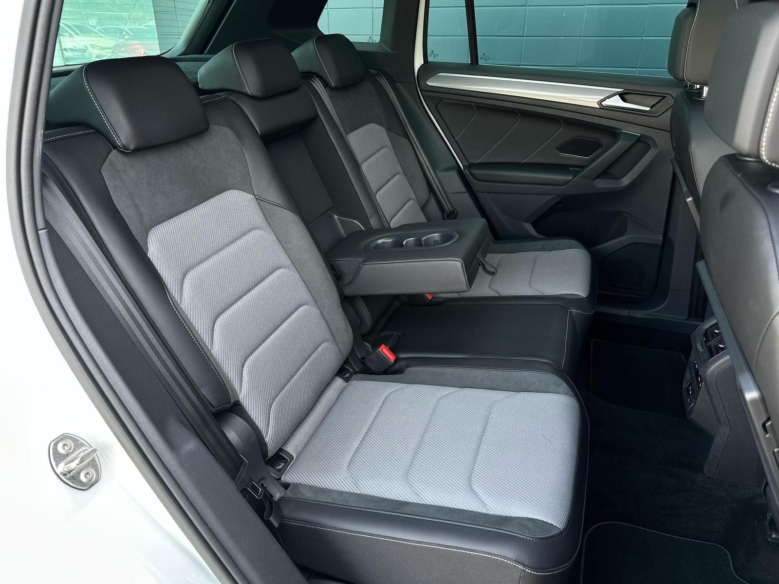VW Tiguan 2.0TDI R LINE 4M PANO#LED#AHK#ACC#HUD#SH - Image 18