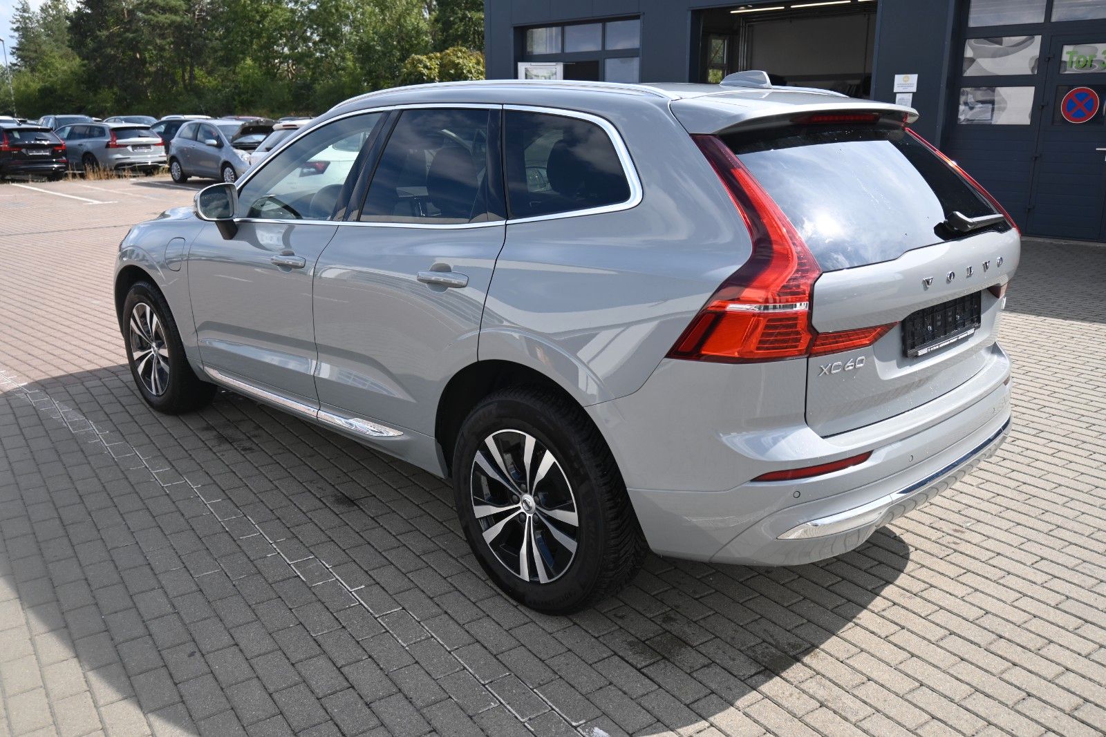 Fahrzeugabbildung Volvo XC60 T6 Essential AWD*PDC*AHK*PANO*STHZG*