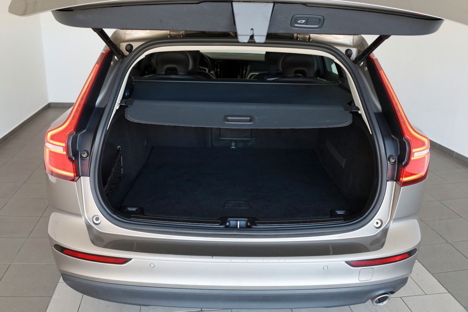 Fahrzeugabbildung Volvo V60 Kombi Momentum Pro T.Leder,Navi,LED,AppleCar