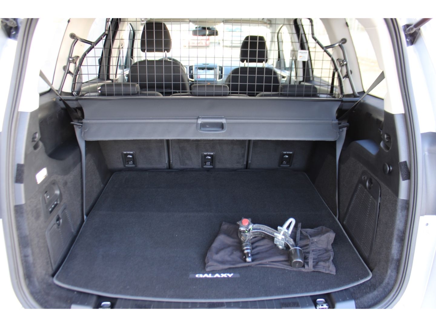 Fahrzeugabbildung Ford Galaxy Titanium 7 Sitze AHK Navi Pano GRA GJR PD