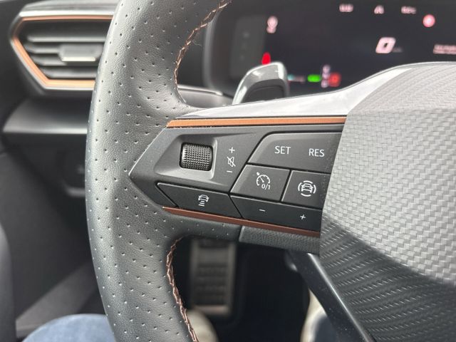 Leon e-HYBRID*Panodach*Navi* LED*ACC*Apple CarPl