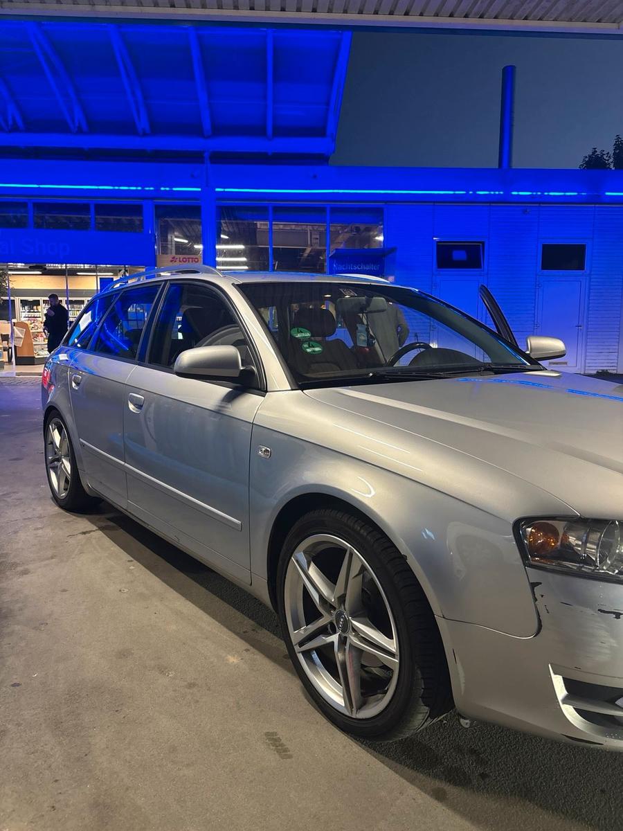 Audi A4 2006 — rear view