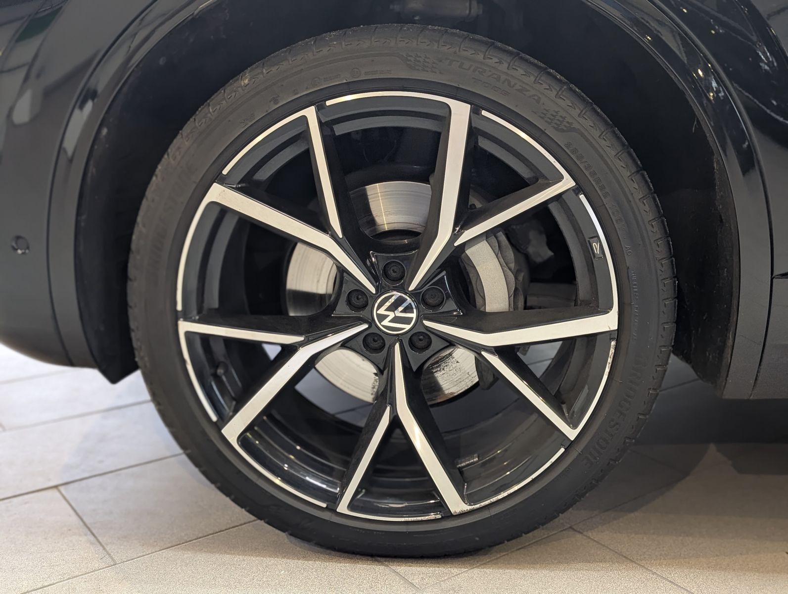Fahrzeugabbildung Volkswagen Touareg 3.0TDI 4M R-Line VOLL Black 22" UPE 114T