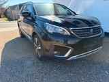 Peugeot 5008 Allure - Peugeot: Allradantrieb