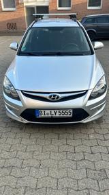 Hyundai i30 CW 1.6 CRDi 66 kW UEFA EURO 2012 Edition... - Hyundai i30 aus 2012 mit Diesel-Antrieb: Kombi