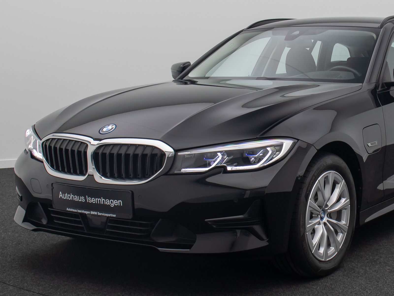 Fahrzeugabbildung BMW 330e xD Laser HUD DAB AHK Alarm Sport HiFi