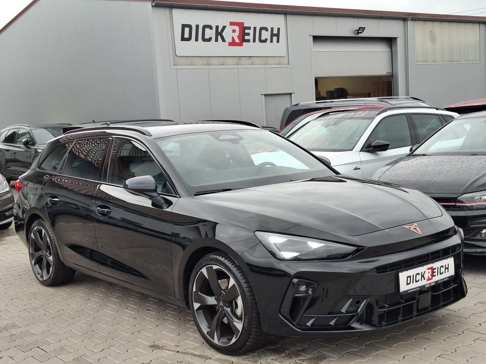 Fahrzeugabbildung CUPRA Leon 1.5 eTSI DSG AHK*DYNAMICA*EDGE*LED*5JGARAN.