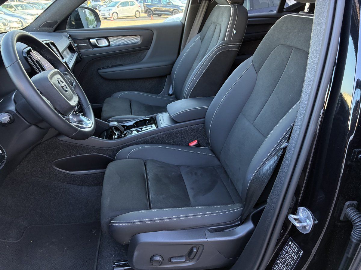Volvo XC40 B3 Ultra Black Edition Pixel-Led Business M foto 9