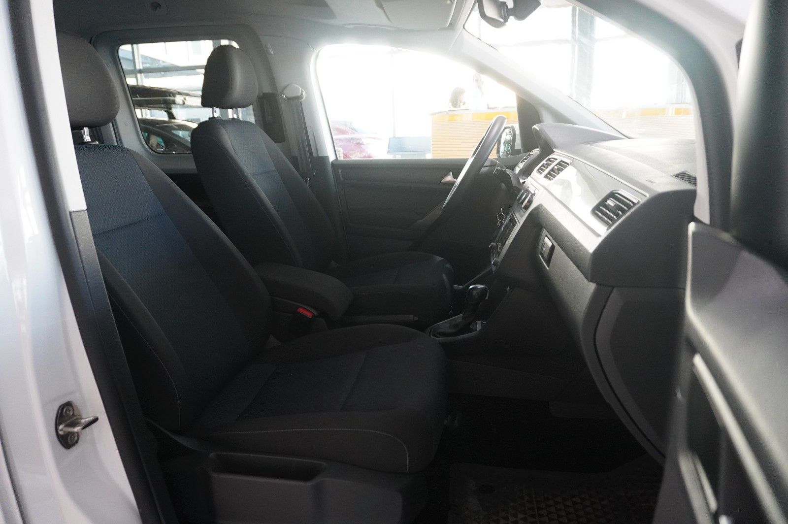 Fahrzeugabbildung Volkswagen Caddy 1.4 TSI TRENDLINE DSG 5-SITZE KLIMA/AHK