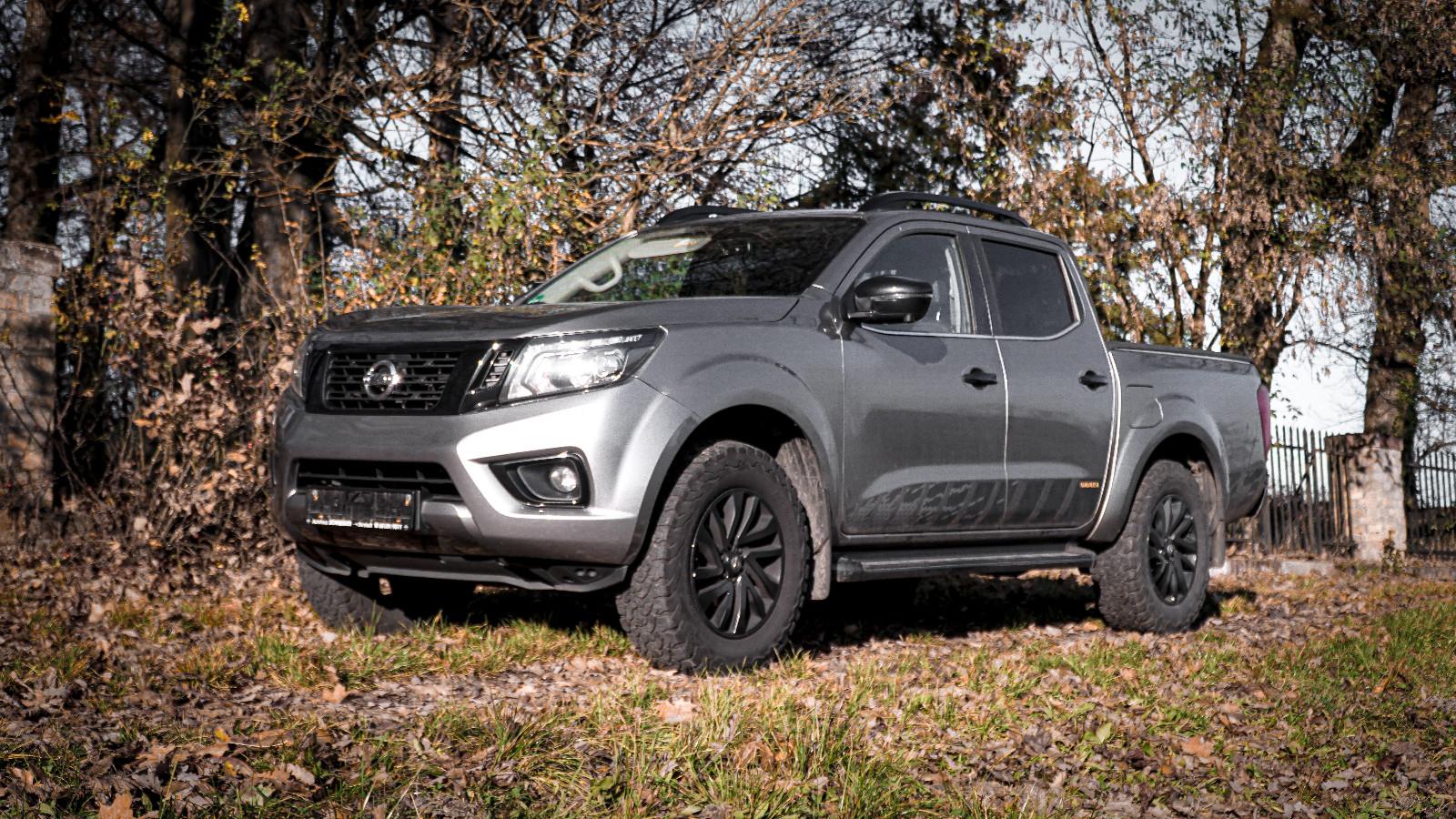 Nissan Navara NP300 N-Guard Double Cab 4x4