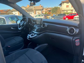 Mercedes V 220 - 10