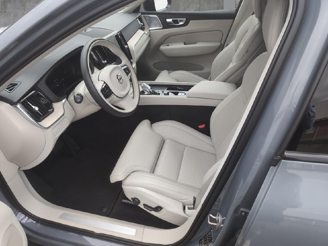 Fahrzeugabbildung Volvo XC60 T8 AWD Ultimate Dark Plug-In Hybrid