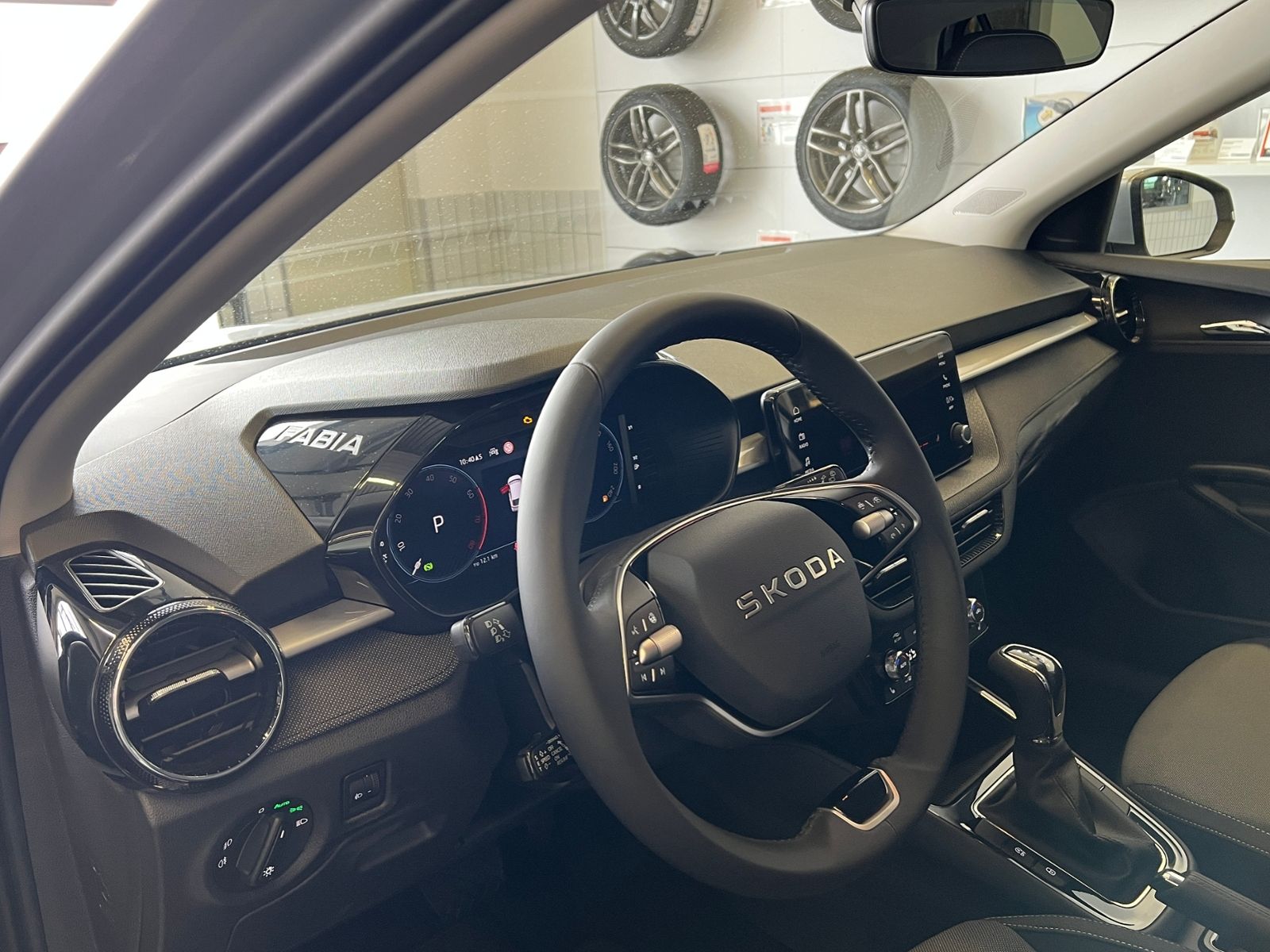 Fahrzeugabbildung SKODA Fabia IV Selection 1.0 TSI DSG *Vorb. AHK, LED,