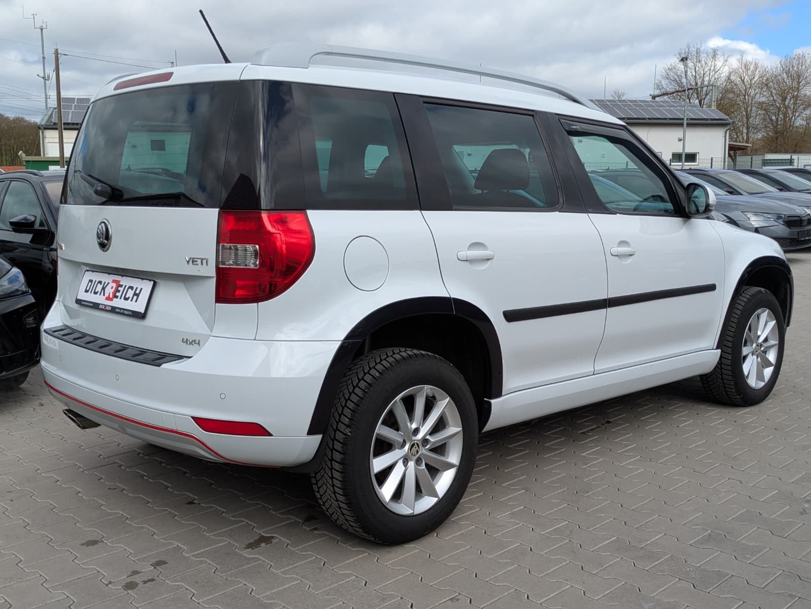 Fahrzeugabbildung SKODA Yeti 2.0 TDI Ambition 4x4 AHK*TEMP*PDC*SHZ