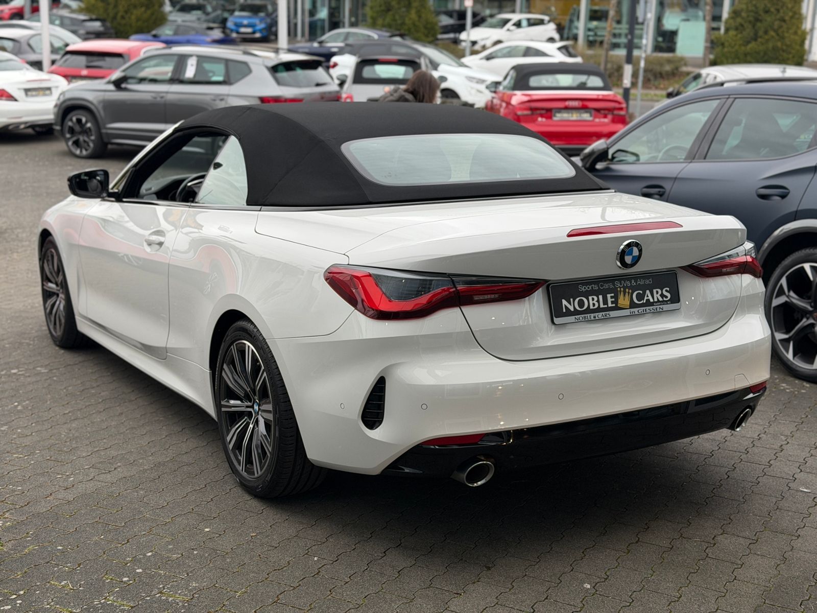 Fahrzeugabbildung BMW 420i Cabrio Shadow Line AHK LEDER LED NAV 18"