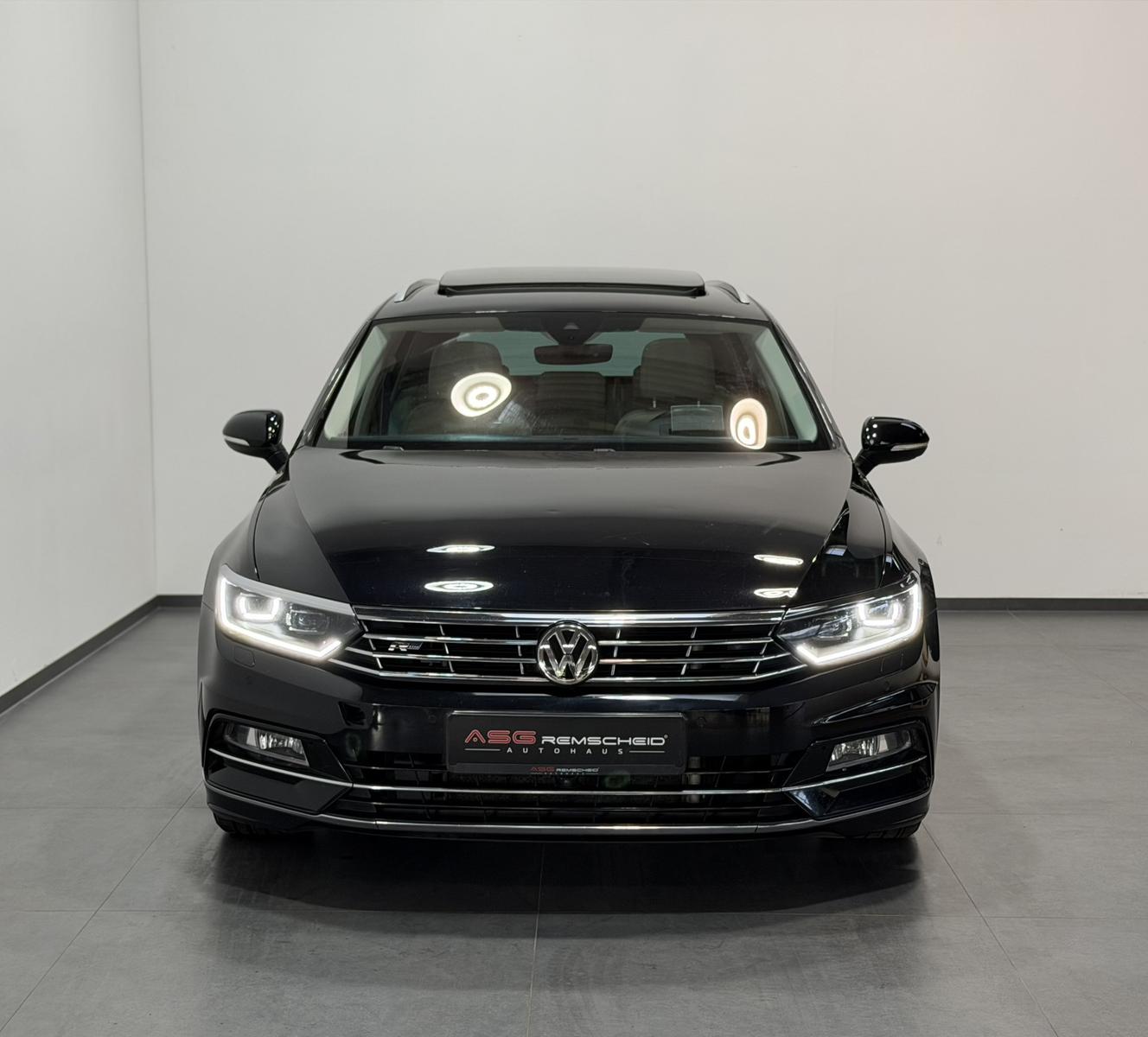 Volkswagen Passat Variant R Line 4M *19''*Digital*ACC*H-UP*