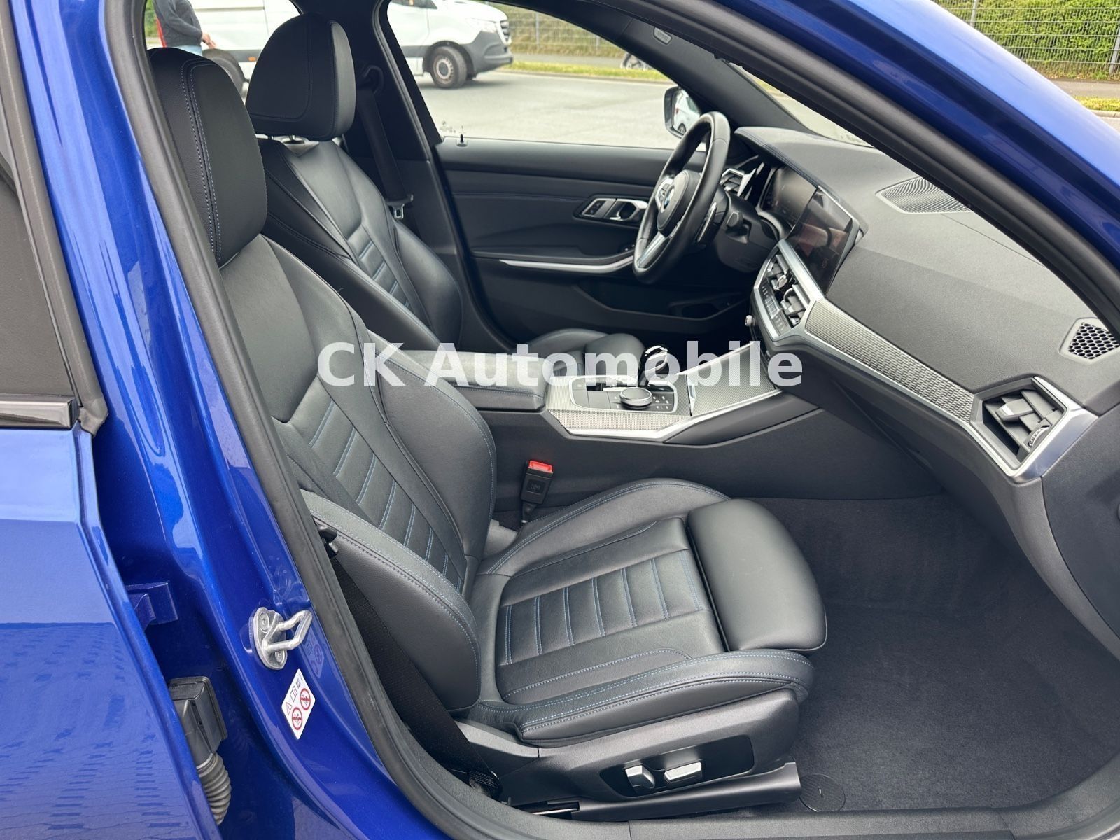 Fahrzeugabbildung BMW 330d Lim. M-Sport /Shadow-Line/Navi/Leder/LED