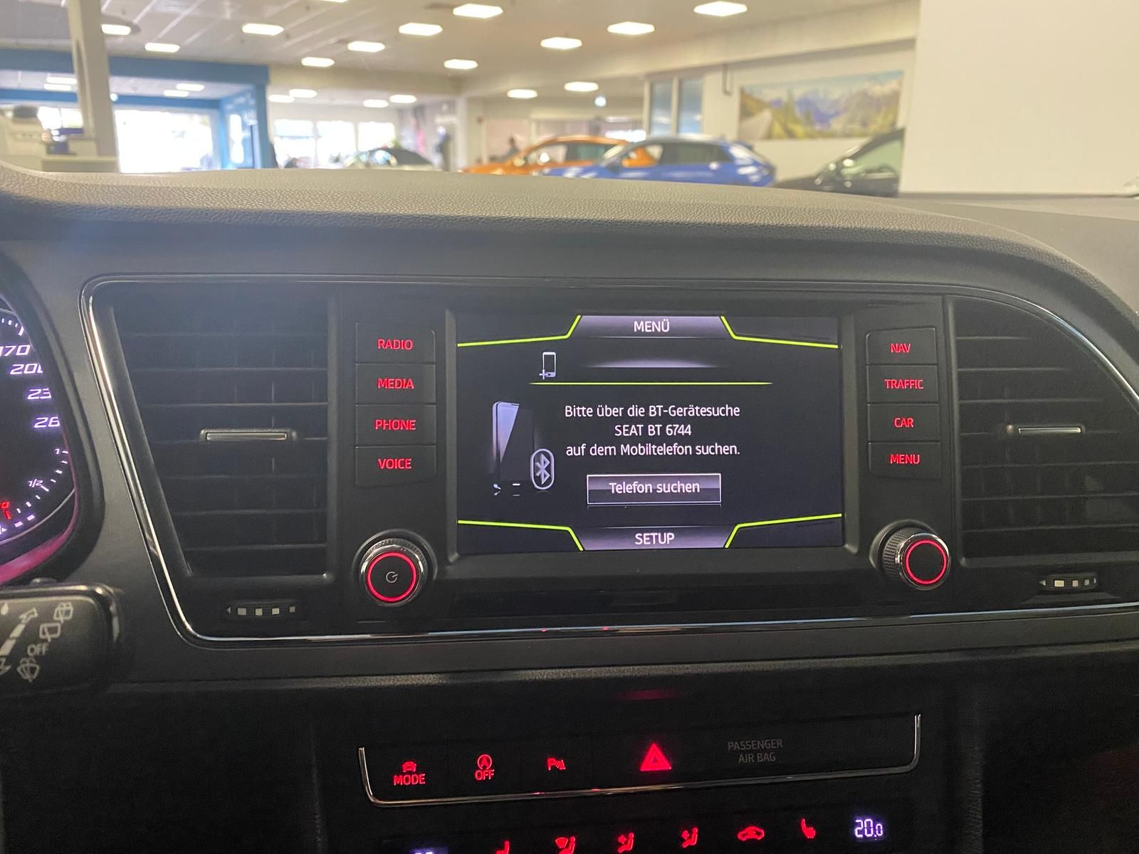 Fahrzeugabbildung SEAT Leon FR 2.0 TDI 184PS+APP+19"+NAVI+SHZ+LED+PDC++