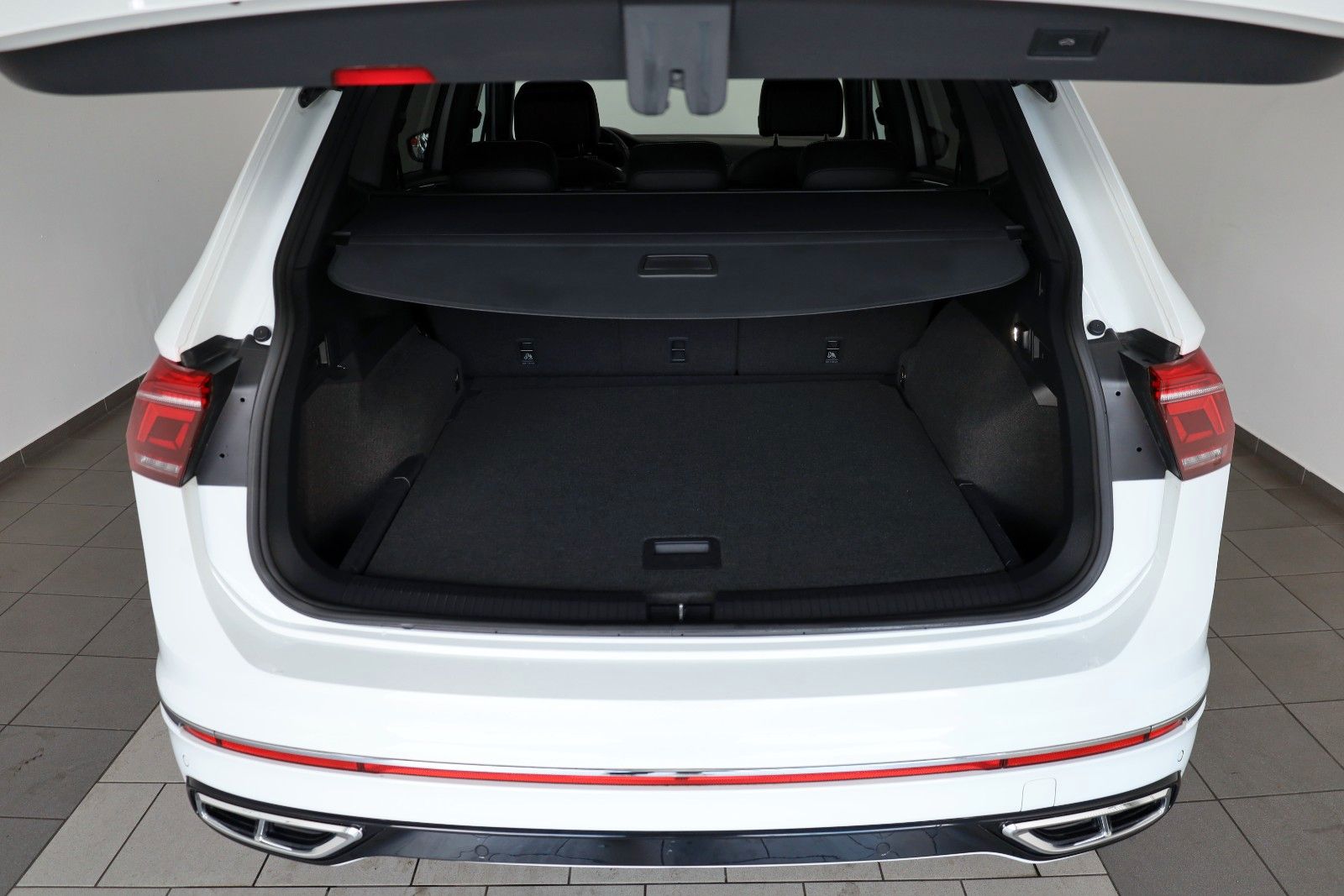 Fahrzeugabbildung Volkswagen Tiguan Allspace R-Line 4M LED,Navi,PDC,AHK