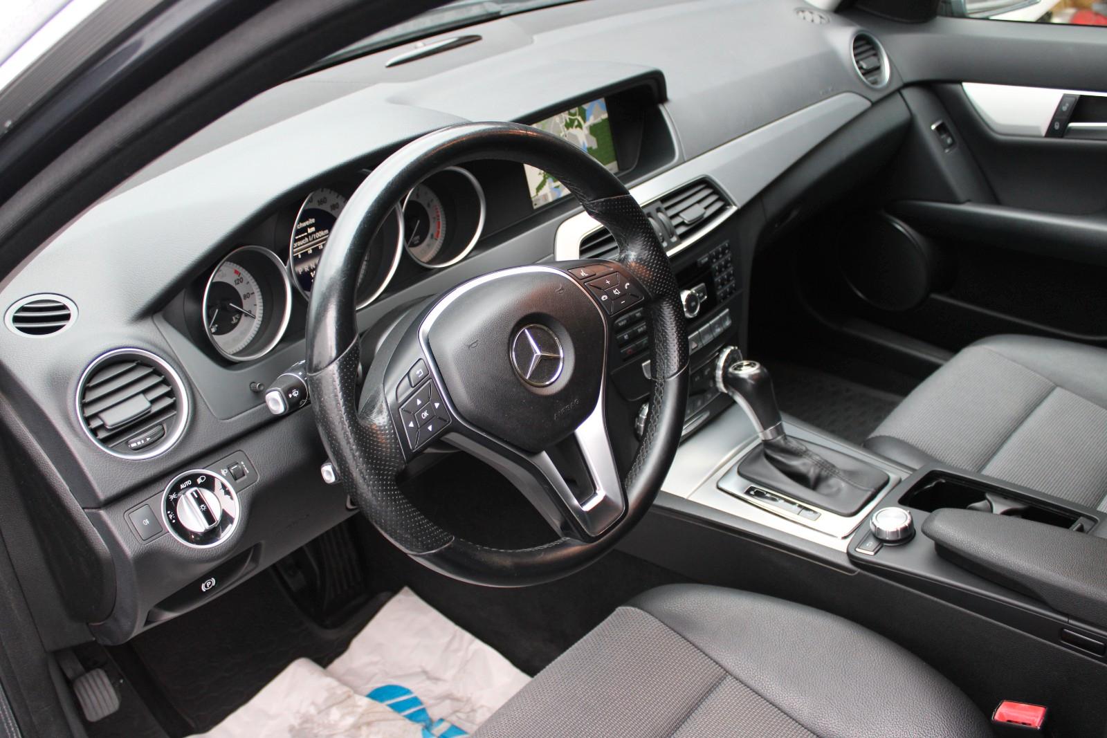Mercedes-Benz C250 2013 — photo 16